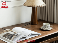 是长达十年的陪同’